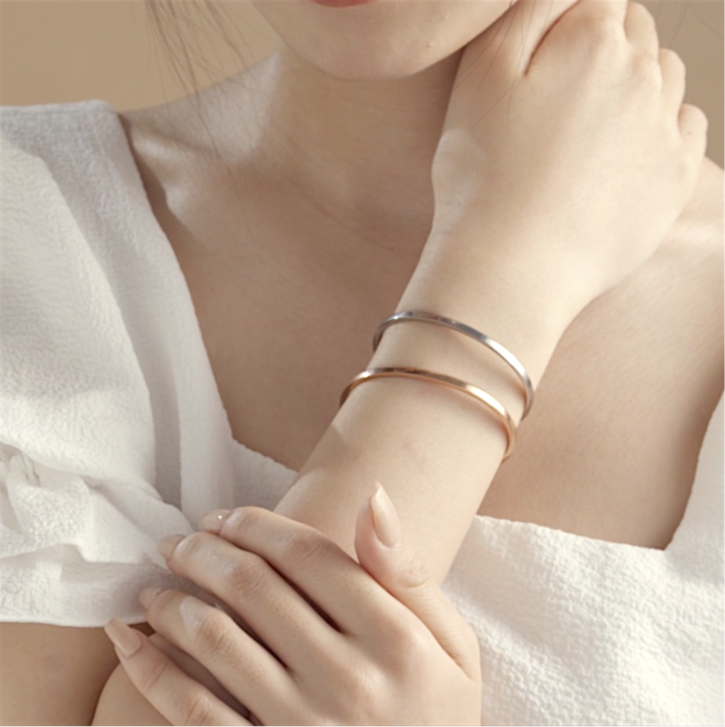 Sự khác biệt giữa phụ kiện khác và vòng tay cuff titan